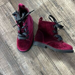 Toddler size 7 boots
